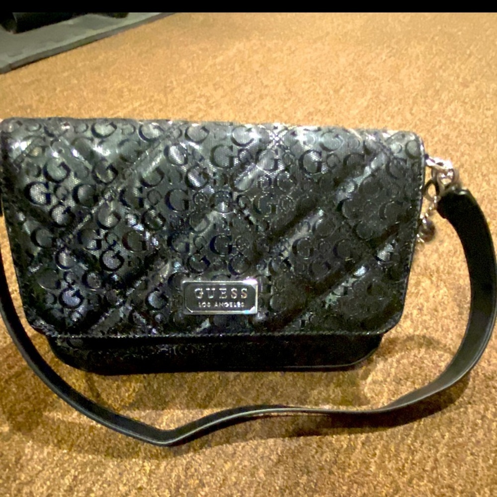LIKE NEW Guess pocketbook purse handbag shiny logo embossed charms clutch
